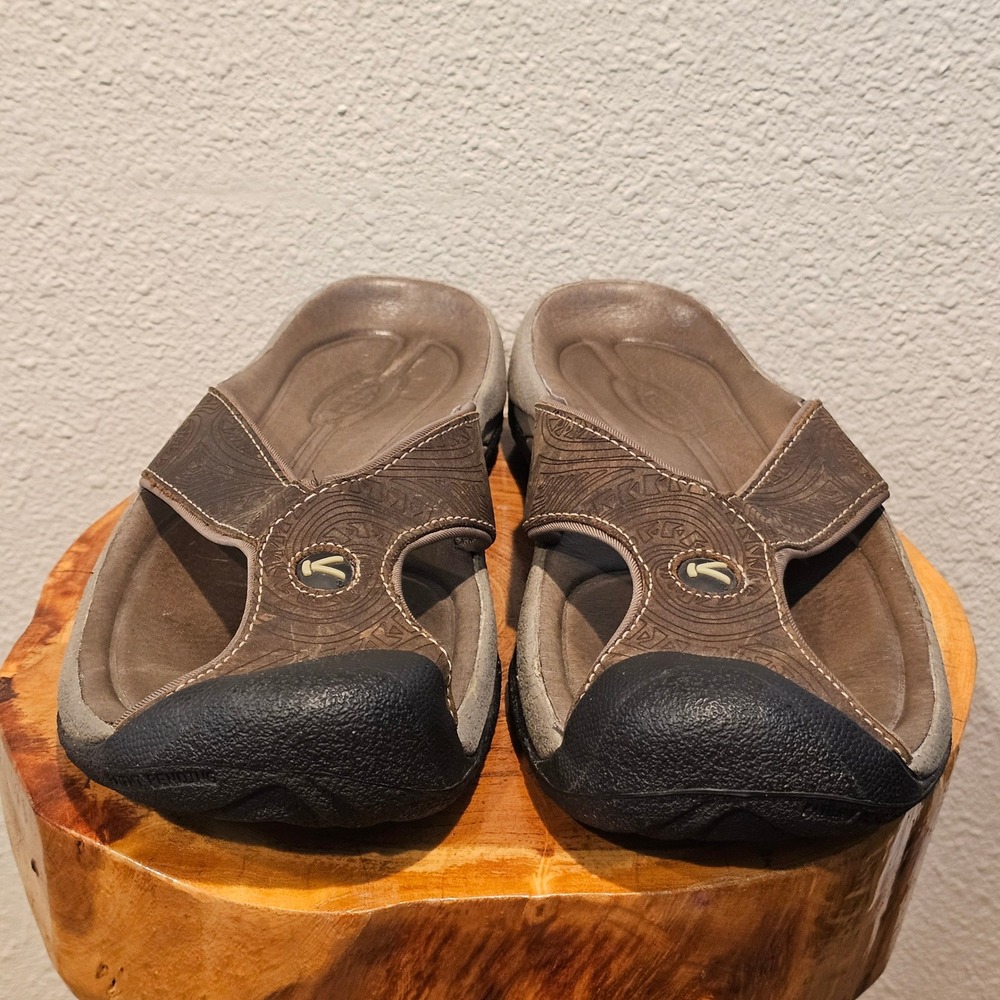 KEEN Kona Brown Leather Embossed Thong Sandals Mens 8 Womens 10 1120-BIST